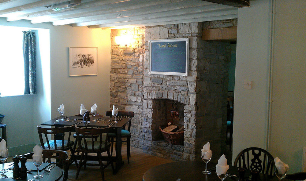 Mildmay Arms Queen Camel 外观 照片